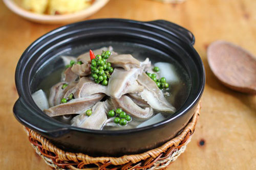 Cách nấu món Bồ câu tiềm thuốc bắc hạt sen nước dừa